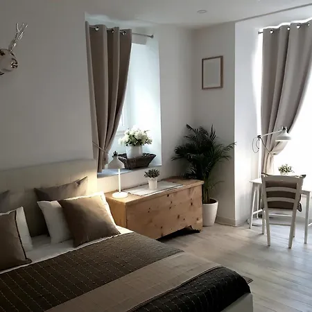 בית הארחה Momaroom